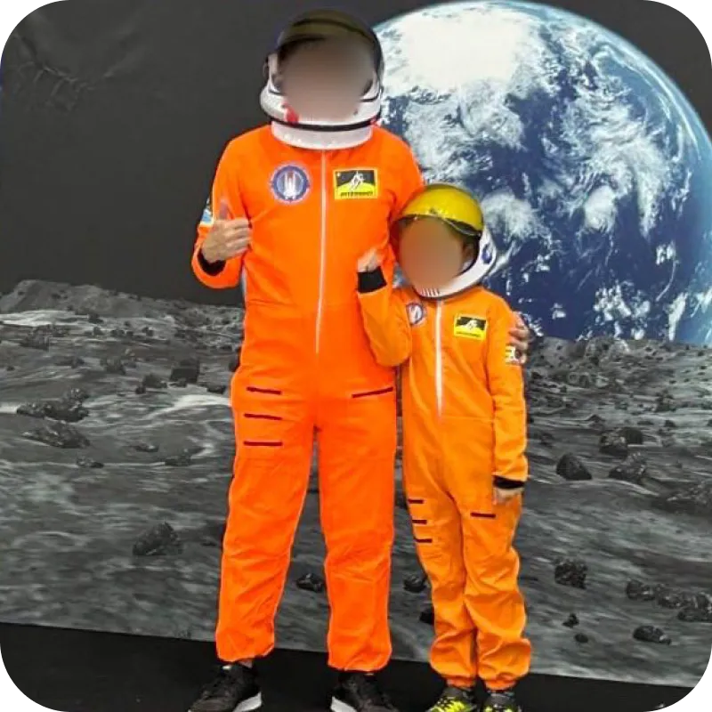 宇宙服（船内服）を着て記念撮影